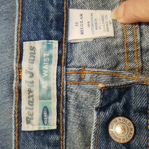 2 pr. Old Navy 5-pockets jeans - Picture 4 of 6
